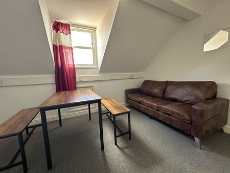 3 bedroom flat to rent - Photo 2