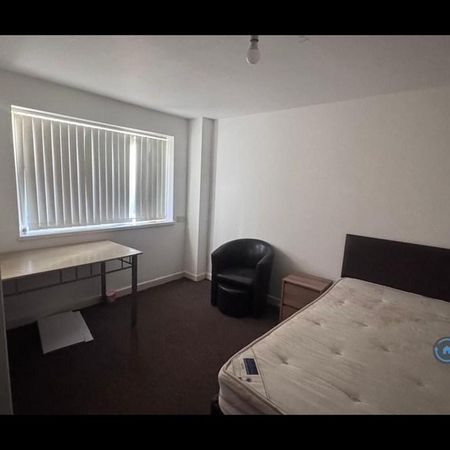 1 bedroom in a house share to rent - Photo 3