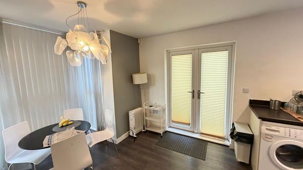 1 bedroom in a house share to rent - Photo 1