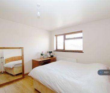 4 bedroom detached house to rent - Photo 5