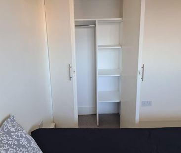 Room in a Shared Flat, Campbell Court, NW9 - Photo 2