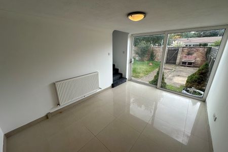 St. Johns Close, Mildenhall, BURY ST. EDMUNDS - Photo 2