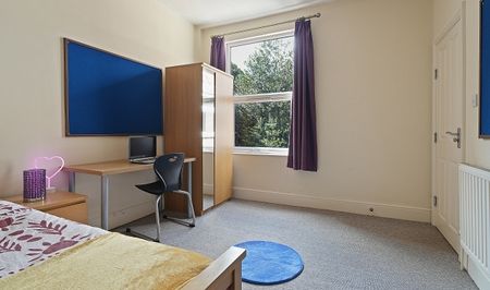 Large 6 Bedroom House on Ecclesall Road! - Photo 2