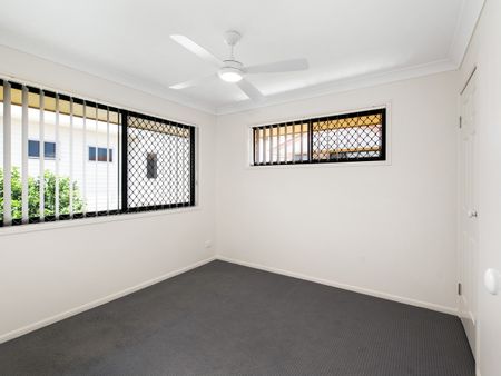 Excellent four-bedroom townhome with a private courtyard - Photo 5