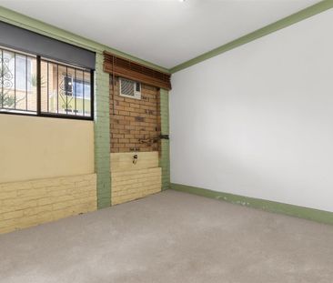 SUPERBLY LOCATED DUPLEX - Photo 4