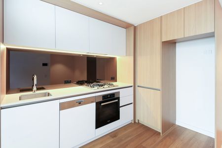 One bedroom plus large study in Level 27 - Photo 3