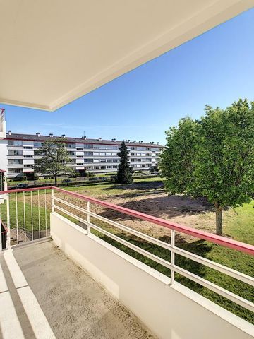 Location Appartement 4 pièces 71m² ANGERS 49000 - Photo 3