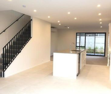 Modern High Spec Living - Photo 2