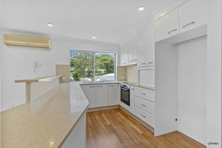 Modern Beachside Living in Prime Coolangatta Location! - Photo 5