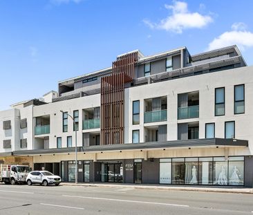 Stylish Bayside Apartment with Panoramic Kogarah Bay Views - Photo 5