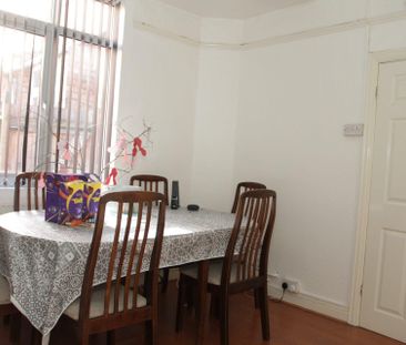 Fosse Road South (4 bed) - Photo 2