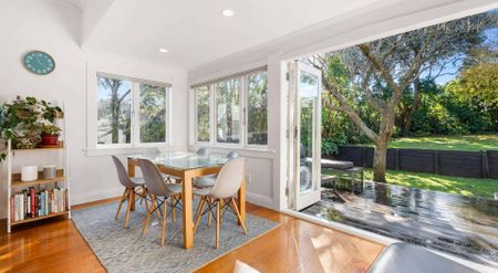 Spacious Family Haven in Three Kings - Convenience, Comfort & Top Schools! - Photo 2