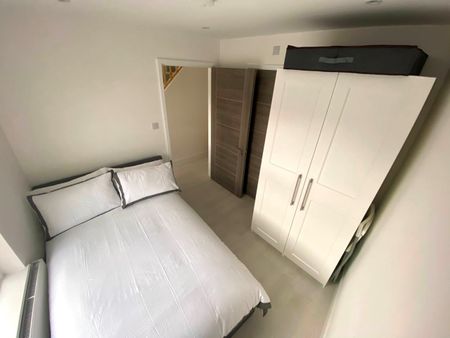 Room in a Shared Flat, Lower Road -, SE16 - Photo 2