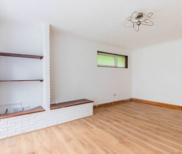 2 bed Flat for rent - Photo 2