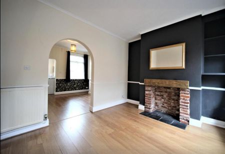 2 bedroom end of terrace house to rent - Photo 2