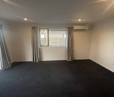 Modern Family Home - Photo 5