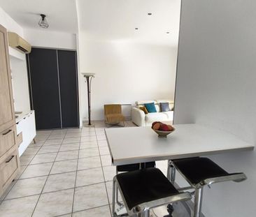 Location Appartement 2 pièces 47m² NIMES 30900 - Photo 2