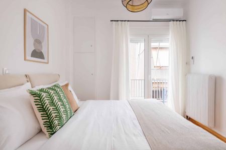 Sunny 2BR Apartment in Nea Smyrni - Photo 5