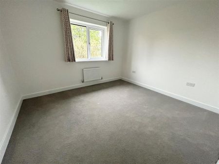 4 bedroom detached house to rent - Photo 2