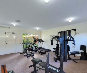 SPLIT LEVEL 2 BEDROOM TOWNHOUSE IN MARSFIELD - Photo 1