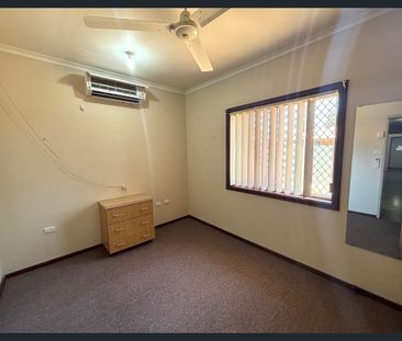 FAMILY FRIENDLY BRICK HOME! - Photo 4