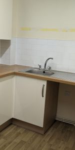 ***Apply online ** 1 Bed over 55’s flat. Adapted walk in shower. Martyr’s Reach - Photo 4