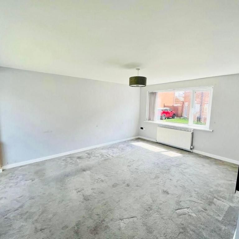 2 bedroom semi-detached bungalow to rent - Photo 1