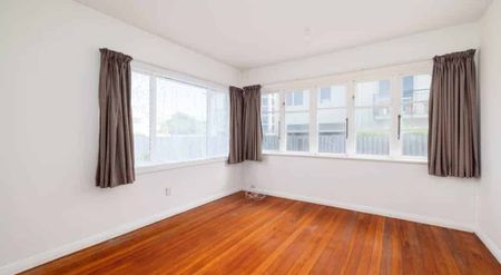Three Bedroom Home On Keppel Street! - Photo 3