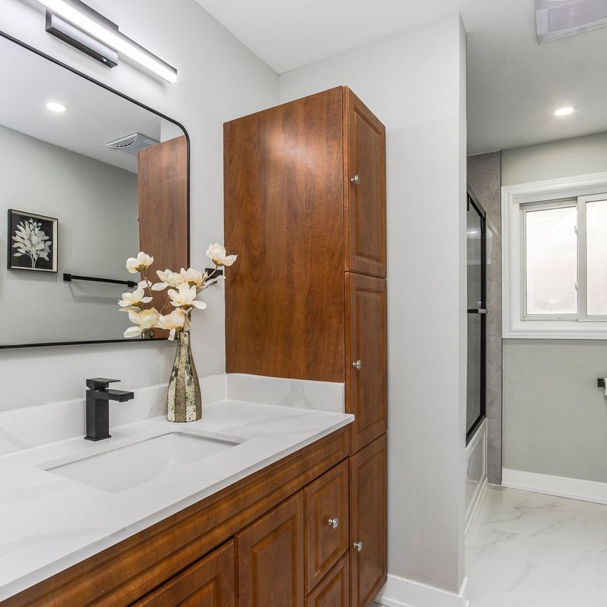 For Lease - 92 LILLIAN Crescent Unit# Main Floor, Barrie, Ontario - Photo 1