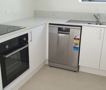 Newly refurbished 2brm apartment opposite Westfiel - Photo 2