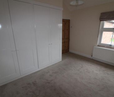 2 bedroom semi-detached house to rent - Photo 5