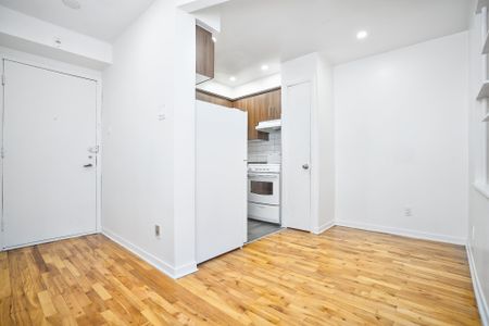 2415 Av. Madison Montréal (Côte-des-Neiges, QC H4B - Photo 4