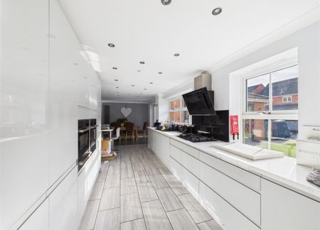 Alicia Close, Cawston, Rugby - Photo 5