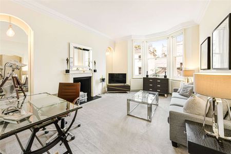 A beautifully presented first floor one bedroom apartment (with lift) in the heart of Knightsbridge neutrally decorated in contemporary style with superb storage throughout. - Photo 5
