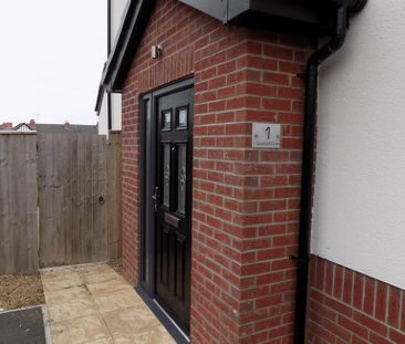 3 bedroom semi-detached house to rent - Photo 4