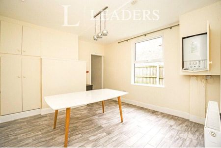 6 bedroom semi-detached house to rent - Photo 2