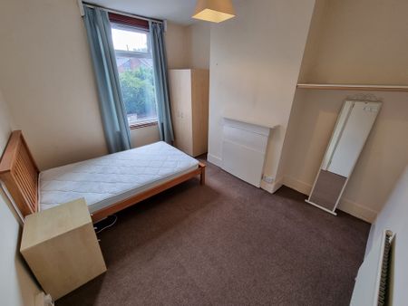 4 Bed Student Accommodation - Photo 4