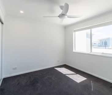New near low maintenance living! 3 bedrooms (including 1 downstairs) - Photo 3