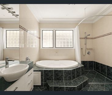 Elegant Family Retreat in a Serene Setting - Photo 2