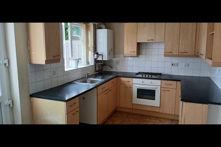 3 Bed Terraced House, Larchfield Close, B20 - Photo 2