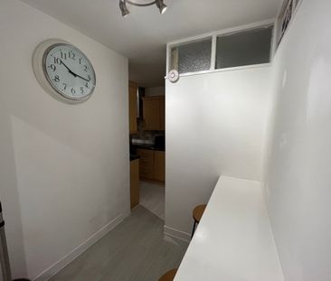 Room in a Shared Flat, Graham Road, SW19 - Photo 1