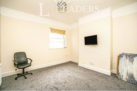 6 bedroom semi-detached house to rent - Photo 5