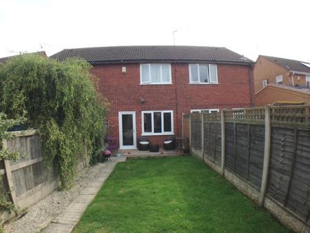 2 bedroom semi-detached house to rent - Photo 4