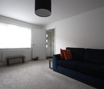4 bedroom semi-detached house to rent - Photo 2