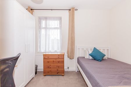 Cowley Road, East Oxford - Photo 5