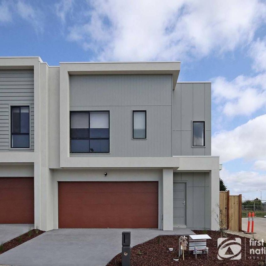 Near new townhouse - Photo 1