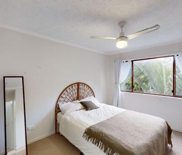 SOPHISTICATED BURLEIGH LIVING – WALK TO THE BEACH & JAMES STREET - Photo 2