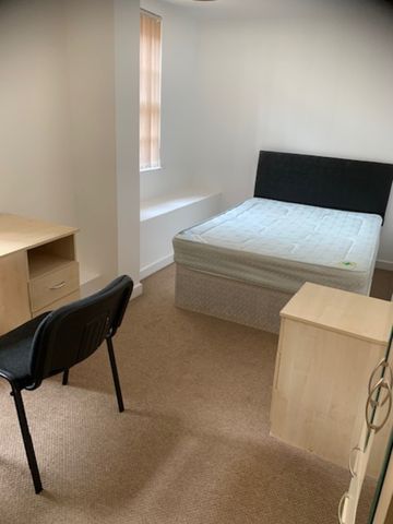 7 Bed Student Accommodation - Photo 3