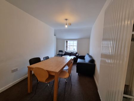 7 Bed Student Accommodation - Photo 4