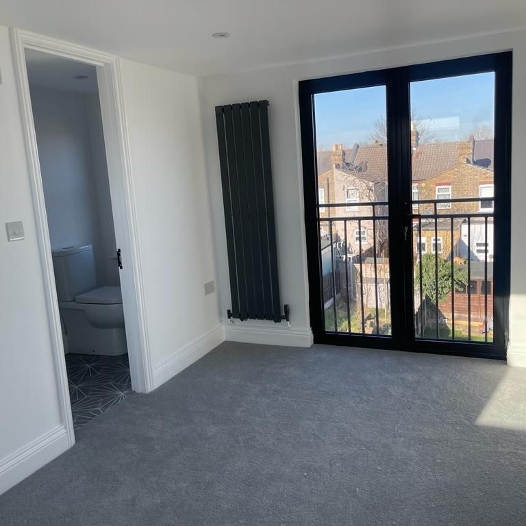 3 Bed Terraced House, Manor Road, E17 - Photo 1